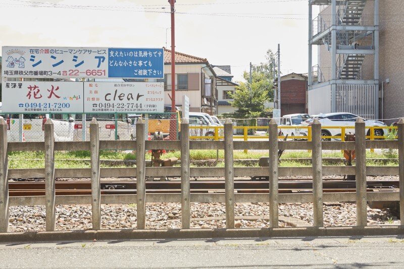 秩父まつり会館裏線路脇の写真１